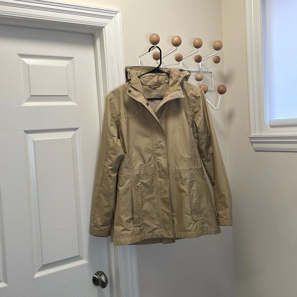 L.L Bean - Classic Outdoor Hooded  Jacket - Tan Neutral - XS